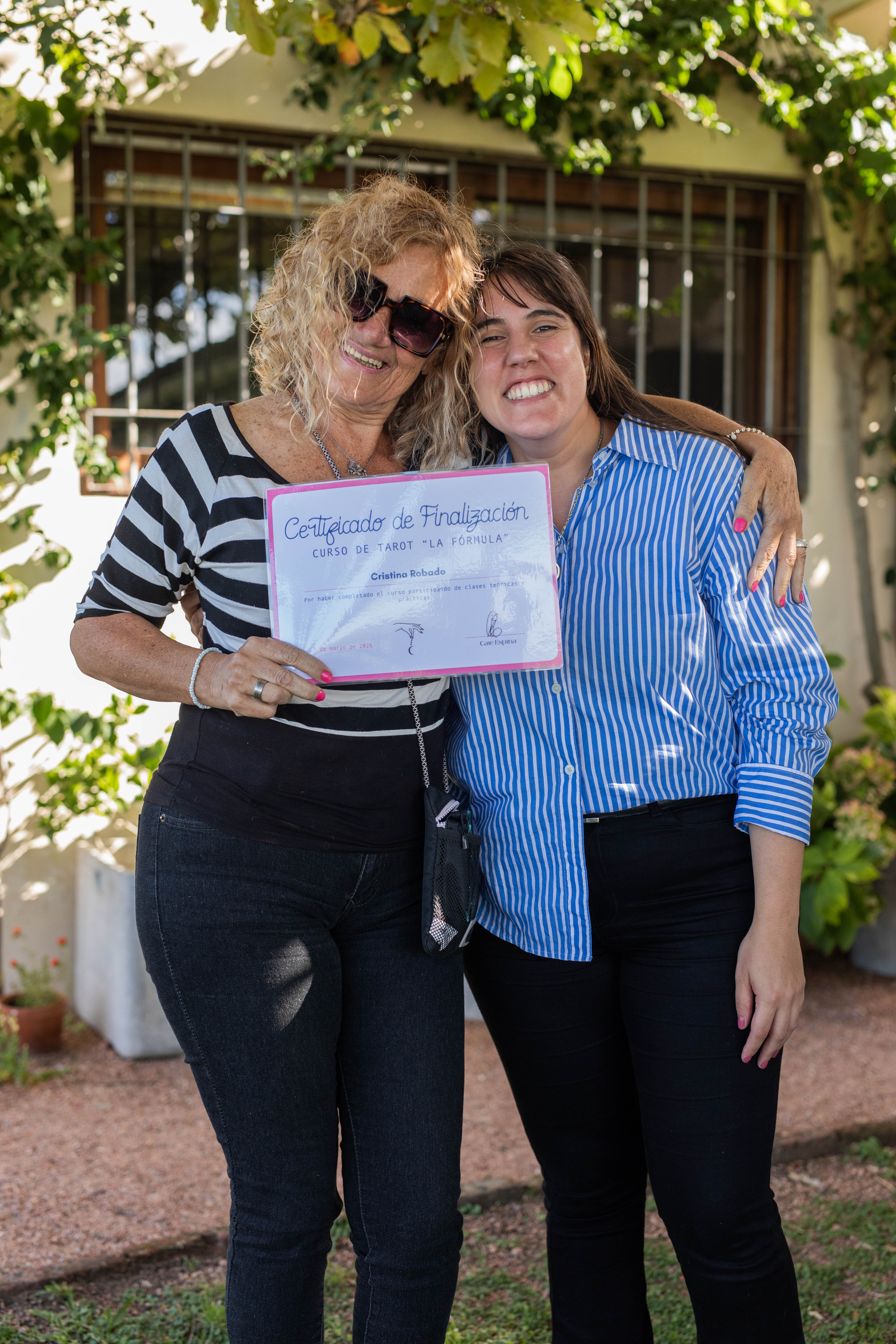 Cristina Robado con su certificado