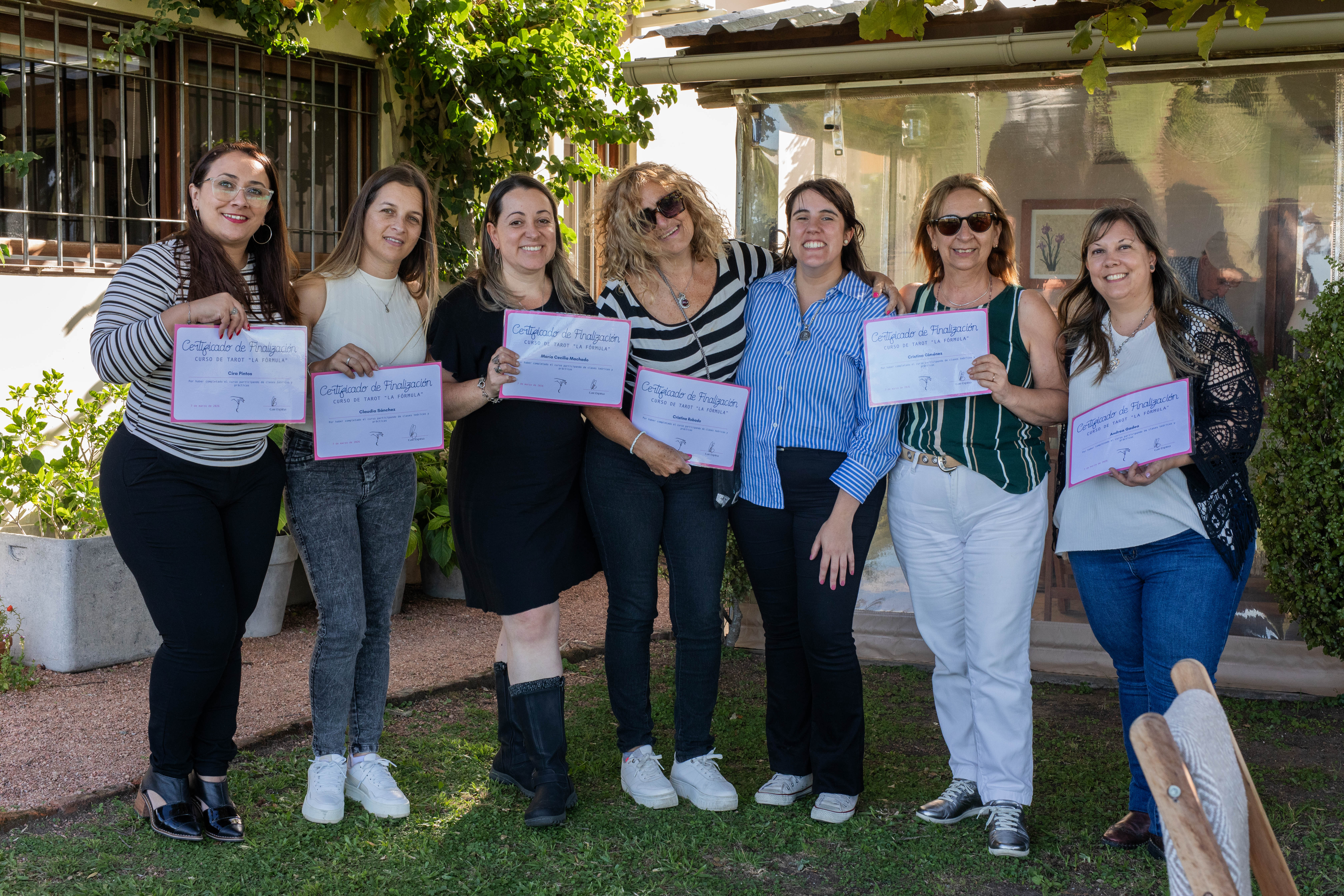 Alumnas La Fórmula con certificados